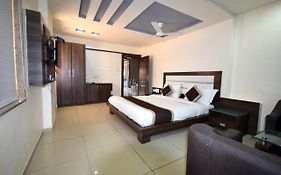 Krishna Hotel Dwarka 3*
