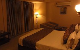Hotel Eden Ahmedabad 3*