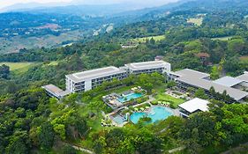 Royal Tulip Gunung Geulis Resort And Golf  5*