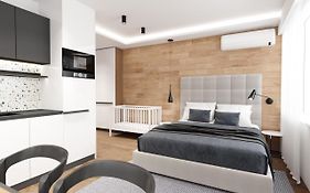 Luxurious One Bedroom Studio In Top Center