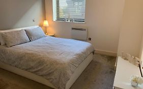 2 Bedroom Apartment - Close To Piccadilly Train Station / Edge Of The Northern Quarter