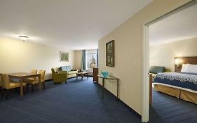 Days Inn And Suites Altoona Pa