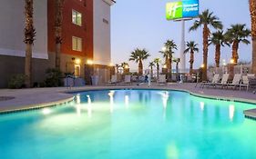 Holiday Inn Express In Las Vegas 3*