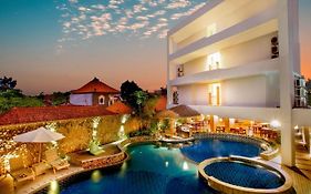 Signature Hotel Bali 3*