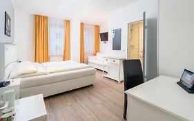 Stadt-gut-hotel Rheinischer Hof  3*