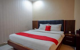 Reddoorz Plus At Grand Pacifik Hotel Makassar
