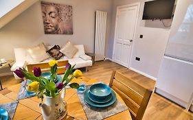Modern & Cosy Apartment In The Heart Of The Historic Old Town Of Aberdeen, Free Wifi, Free Parking