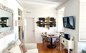 Bright And Spacious Three Bedroom Apt In The Heart Of Lisbon