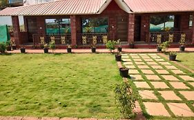 Serene Cottage With Lawn Mahabaleshwar India