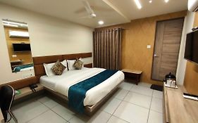 Hotel Kinara Ahmedabad 2*