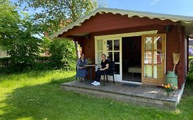 Hyggelig 2-personers hytte på Rinkenæshus Camping