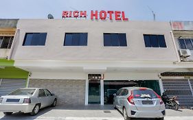 Super Oyo 89495 Rich Hotel