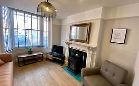 Sl - Fabulous 2 Bed Character Property Close To Town