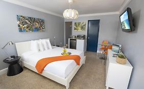 Hollywood Beach Suites  Hotel