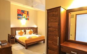Port View City Hotel Colombo 3*