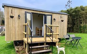 Shepherds Hut With A Hot Tub