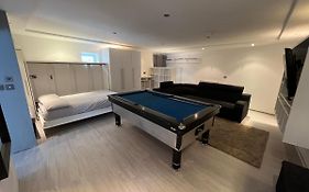 Modern Studio Apartment Manchester With Pool Table And Private Driveway