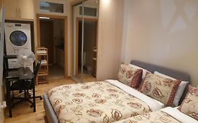 London Luxury Apartments 1Min Walk From Underground, With Free Parking Free Wifi