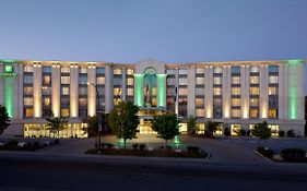 Holiday Inn Express And Suites Montreal Airport