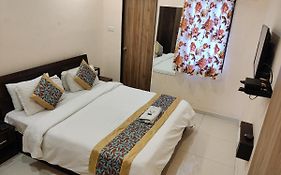 Hotel Blue Leaf Rajkot 3* India