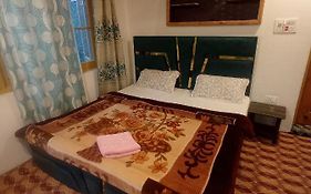 Hotel Emerald Srinagar