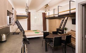 Flying Bed Apartment Uralská by Multi Flat Hotel Prague