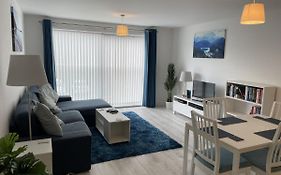 Superb 1 Bed Apartment - 3 Min To Tram - Free On Site Parking - Sleeps 3