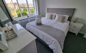 Hightide - 2 Bed With Parking, Balcony & Sea View.