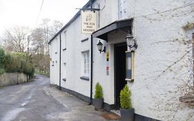 Fox And Hounds Barry 4*