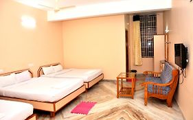 Hotel Saravana Grand Valparai 2* India