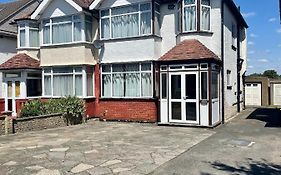 3 Bedroom House In Sutton