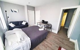 1 Bdrm Apartment With 2 Queen Beds & Small Kitchenette photos Exterior