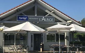 Kyriad Lyon Est - Eurexpo Le Cottage  3*
