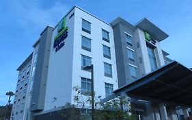 Holiday Inn Express & Suites San Diego - Mission Valley, An Ihg Hotel