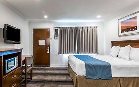 Rodeway Inn And Suites Pacific Coast Highway 2*