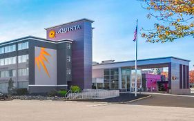 La Quinta Inn & Suites By Wyndham Clifton/Rutherford