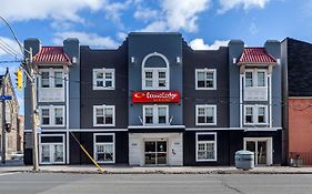 Econo Lodge Inn & Suites Downtown