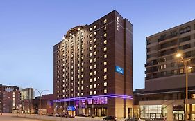 Hotel Travelodge Montreal Centre 3*