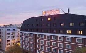Ramada Hotel & Suites By Wyndham North