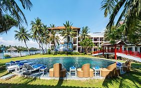 River Beach Resort & Residences  4*