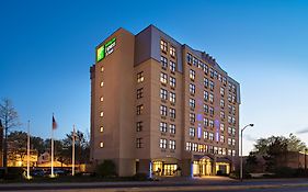 Holiday Inn Express Suites Boston