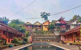 Villa Kampoeng City Pacet Mitra Reddoorz