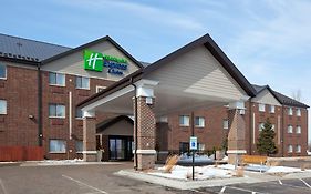 Holiday Inn Express Hotel & Suites St. Paul-Woodbury