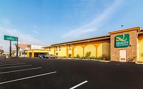 Quality Inn & Suites Near Downtown Bakersfield