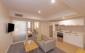Quality Apartments Adelaide Central 4*