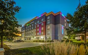 Holiday Inn Express & Suites Woodstock South 2*