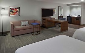 Hampton Inn & Suites By Hilton Montreal-dorval 4*