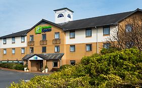 Holiday Inn Express Swansea East 3*