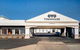Oyo Townhouse Dodge City Ks