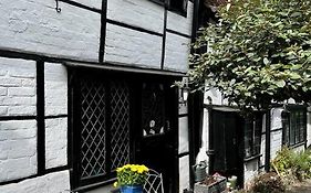 15Th Century Tiny Character Cottage-Henley Centre